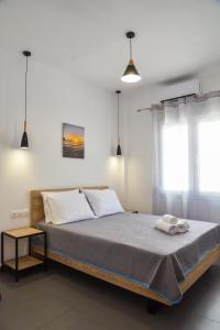 En eller flere senge i et værelse på Tzoka's Apartments