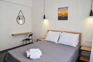 En eller flere senge i et værelse på Tzoka's Apartments