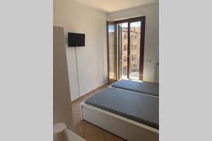 a bedroom with a bed and a large window at Casa Vacanza Azzolino in Grottazzolina