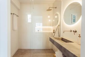 Ванная комната в Apartamento Las Golondrinas Arenal - Adults Only
