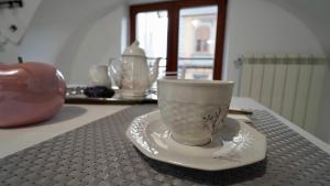 Sadržaji za pripremu kafe i čaja u objektu Ch Suite & PrivateParking - Corso 18 Agosto - Apartment