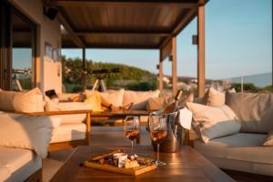Гостиная зона в Somewhere Vouliagmeni