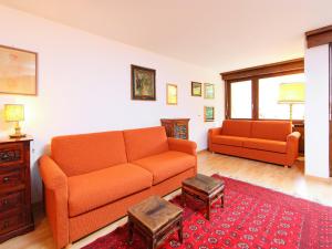 Χώρος καθιστικού στο Studio Terrasse Des Alpes 618 by Interhome