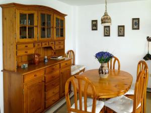 Η κουζίνα ή μικρή κουζίνα στο Apartment Cuevecitas - CND111 by Interhome