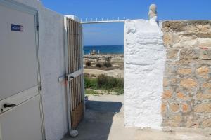 Uma vista do mar tirada da villa