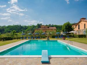 a swimming pool in front of a house at Apartment Edera by Interhome in Pian di Scò