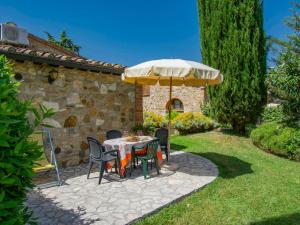 A garden outside Holiday Home San Lorenzo-3 by Interhome