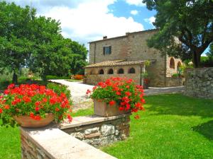 A garden outside Holiday Home San Lorenzo-3 by Interhome