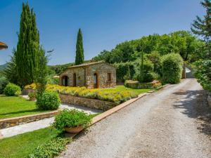 A garden outside Holiday Home San Lorenzo-3 by Interhome