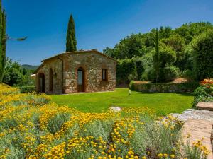 A garden outside Holiday Home San Lorenzo-3 by Interhome