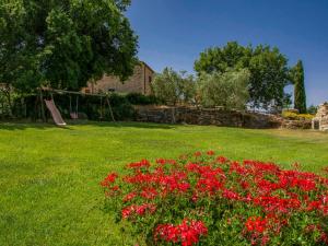 A garden outside Holiday Home San Lorenzo-3 by Interhome