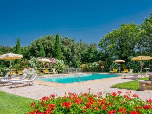 The swimming pool at or close to Holiday Home San Lorenzo-3 by Interhome