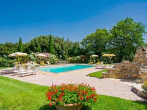 The swimming pool at or close to Holiday Home San Lorenzo-3 by Interhome