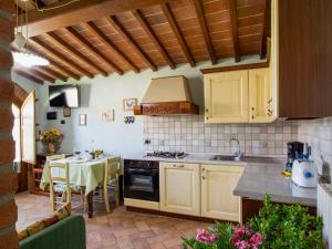 A kitchen or kitchenette at Holiday Home San Lorenzo-3 by Interhome