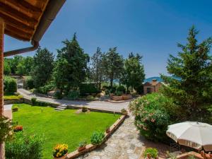 A garden outside Holiday Home San Lorenzo-3 by Interhome