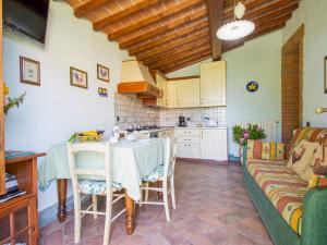 A kitchen or kitchenette at Holiday Home San Lorenzo-3 by Interhome