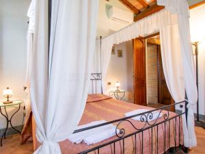 A bed or beds in a room at Holiday Home San Lorenzo-3 by Interhome