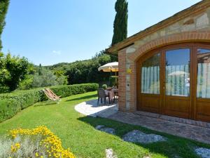 A garden outside Holiday Home San Lorenzo-3 by Interhome