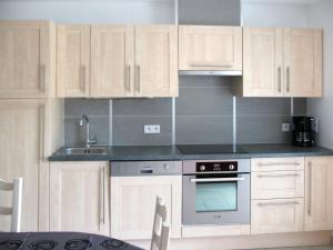 Køkken eller tekøkken på Holiday Home La Pailloussette by Interhome