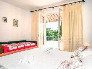 Postel nebo postele na pokoji v ubytování Apartment Manestar-2 by Interhome