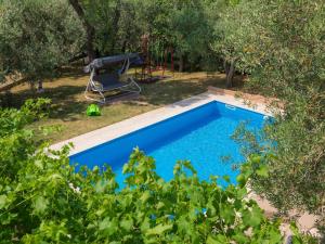 Bazén v ubytovaní Holiday Home Duje & Mare by Interhome alebo v jeho blízkosti