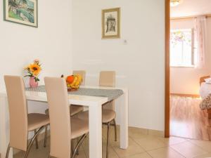 Posezení v ubytování Apartment Klaudija by Interhome