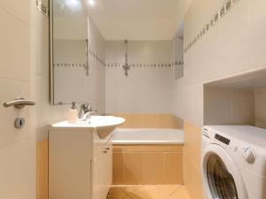 Kúpeľňa v ubytovaní Holiday Home Duje & Mare by Interhome