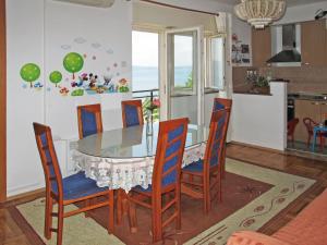 Posezení v ubytování Apartment Vukelic-2 by Interhome