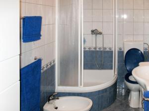 Koupelna v ubytování Apartment Vukelic-2 by Interhome