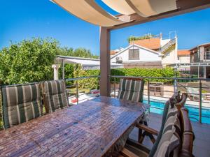 Πισίνα στο ή κοντά στο Holiday Home Slava i Oksana by Interhome