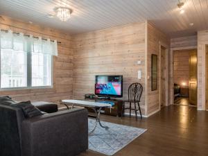 TV a/nebo společenská místnost v ubytování Holiday Home Metsola by Interhome