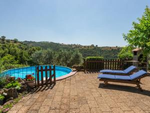 Bazén v ubytování Holiday Home Bardi I by Interhome nebo v jeho okolí