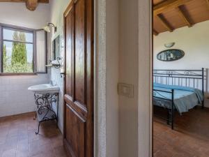 Postel nebo postele na pokoji v ubytování Holiday Home Bardi I by Interhome