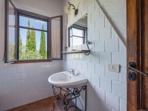 Koupelna v ubytování Holiday Home Bardi I by Interhome