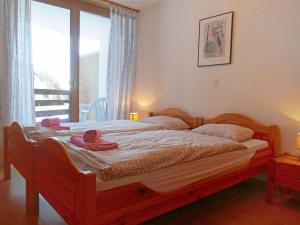 Een bed of bedden in een kamer bij Apartment Mont-Fort-28 by Interhome