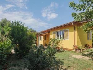 The building in which the holiday home is located