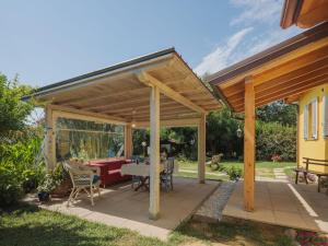 A garden outside Holiday Home Casina del Sole by Interhome
