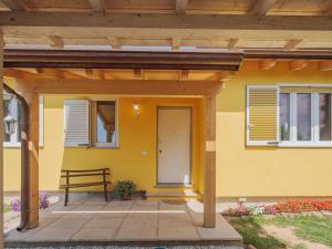 The building in which the holiday home is located