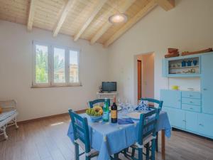 A television and/or entertainment centre at Holiday Home Casina del Sole by Interhome