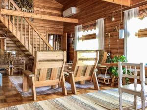 een woonkamer met houten meubels en een trap bij Holiday Home Niittyranta by Interhome in Kukko