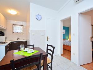 Kuchyň nebo kuchyňský kout v ubytování Apartment Johanna by Interhome