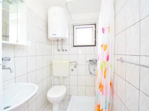 Koupelna v ubytování Apartment Johanna by Interhome