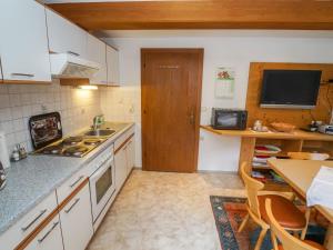 Een keuken of kitchenette bij Apartment Weiherwirt by Interhome