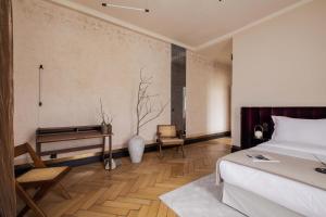 Postel nebo postele na pokoji v ubytování Zola Hotel - Palais de Bohème Adults Only