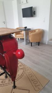 a room with a table and a red chair at Appartement Bühl, zentral und ruhig, Soutterain in Bühl