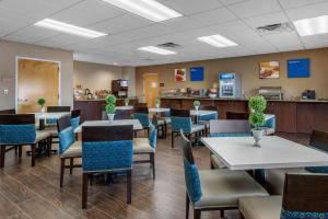 a dining room with tables and chairs in a restaurant at Comfort Inn & Suites Wildwood - The Villages in Wildwood