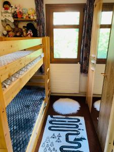 a room with two bunk beds and a rug on the floor at Appartement Orcières Merlette Résidence LE DRAC pour 5 personnes in Orcières