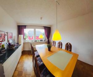 a dining room with a wooden table and chairs at Ferienwohnung Schuur - Harz in Hasselfelde