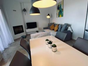 Uma área de estar em Arbutus - Relaxing apartment with Fantastic Views