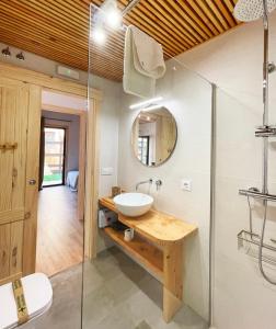 Koupelna v ubytování Apartamentos Biopasivos Living Pura Madera
